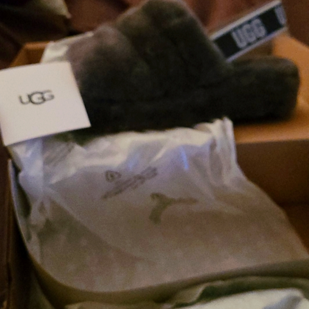 UGG SANDALS SIZE 10